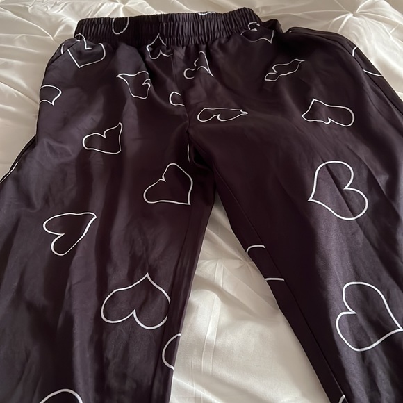 Black with hearts/ 94% polyester/ size 6 - Picture 2 of 4